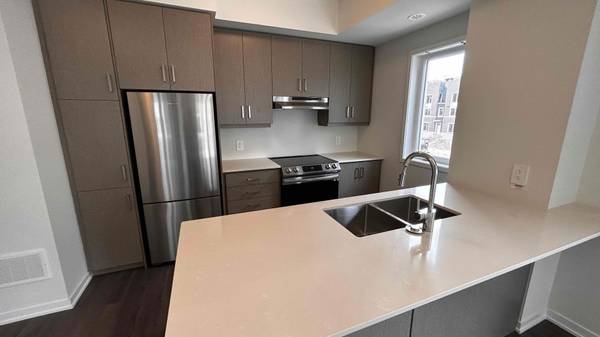 21 Honeycrisp CRES #TH35, Vaughan, ON L4K 0M6