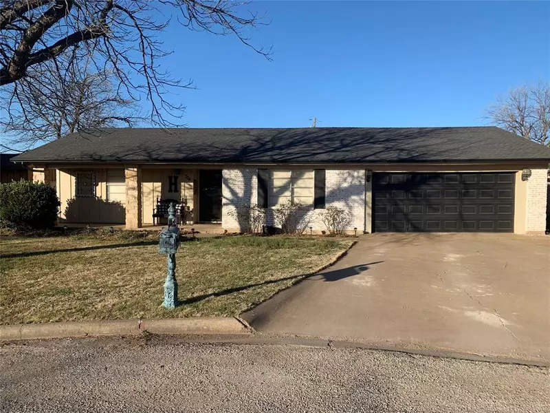 704 NW Avenue I, Hamlin, TX 79520