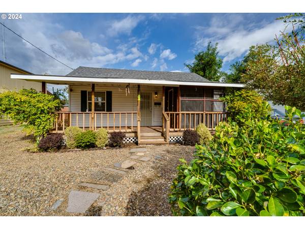 2420 D ST, Springfield, OR 97477