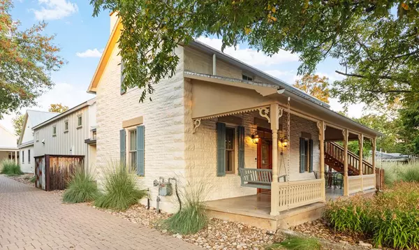 204 W Creek St, Fredericksburg, TX 78624