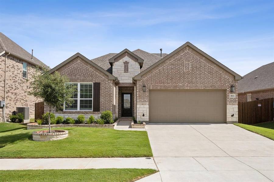 913 Pinnacle Breeze Drive, Fort Worth, TX 76052