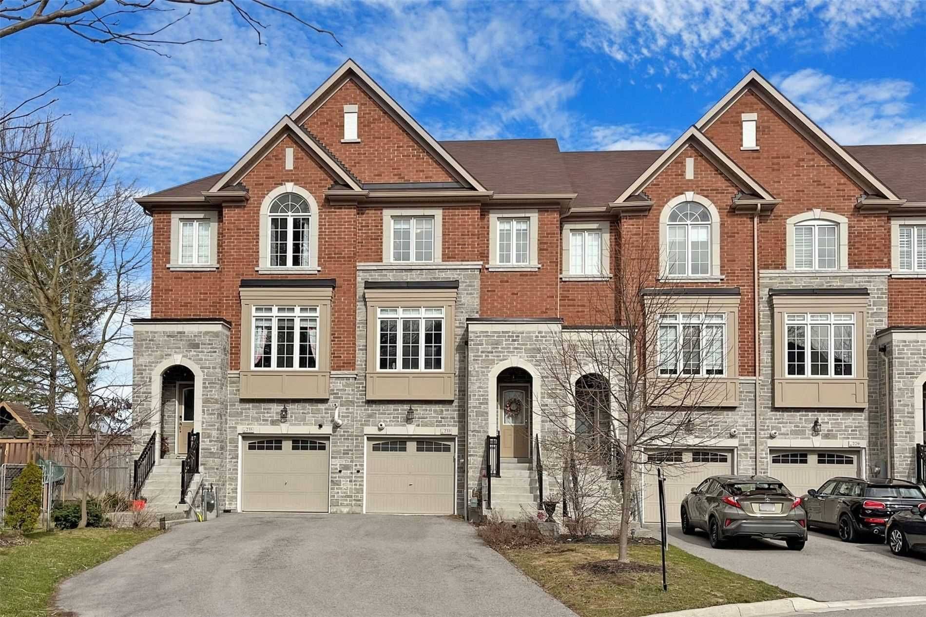 Newmarket, ON L3Y 1J2,233 Appelton CT