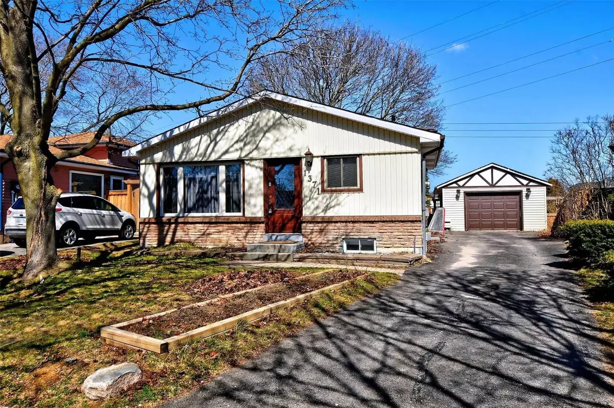 Oshawa, ON L1K 1J7,1371 Everglades DR