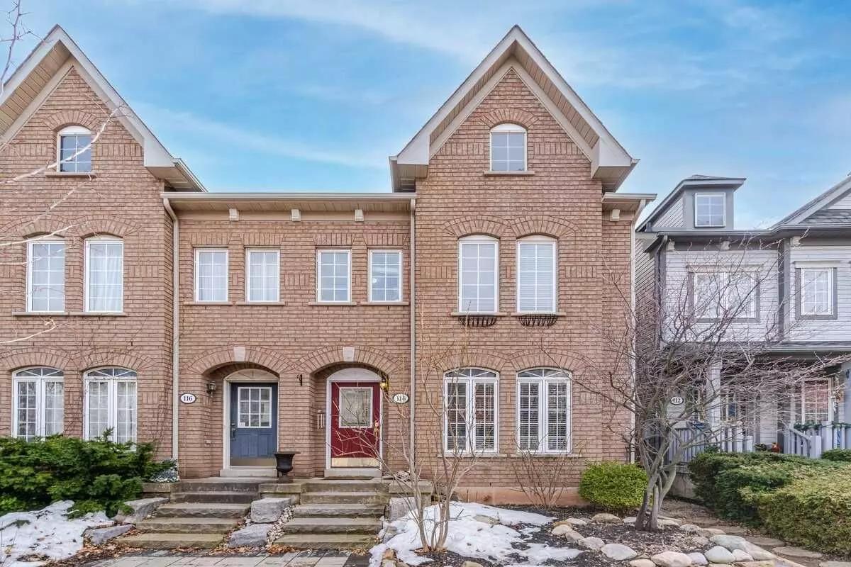 Oakville, ON L6H 6V4,114 Roxton RD E