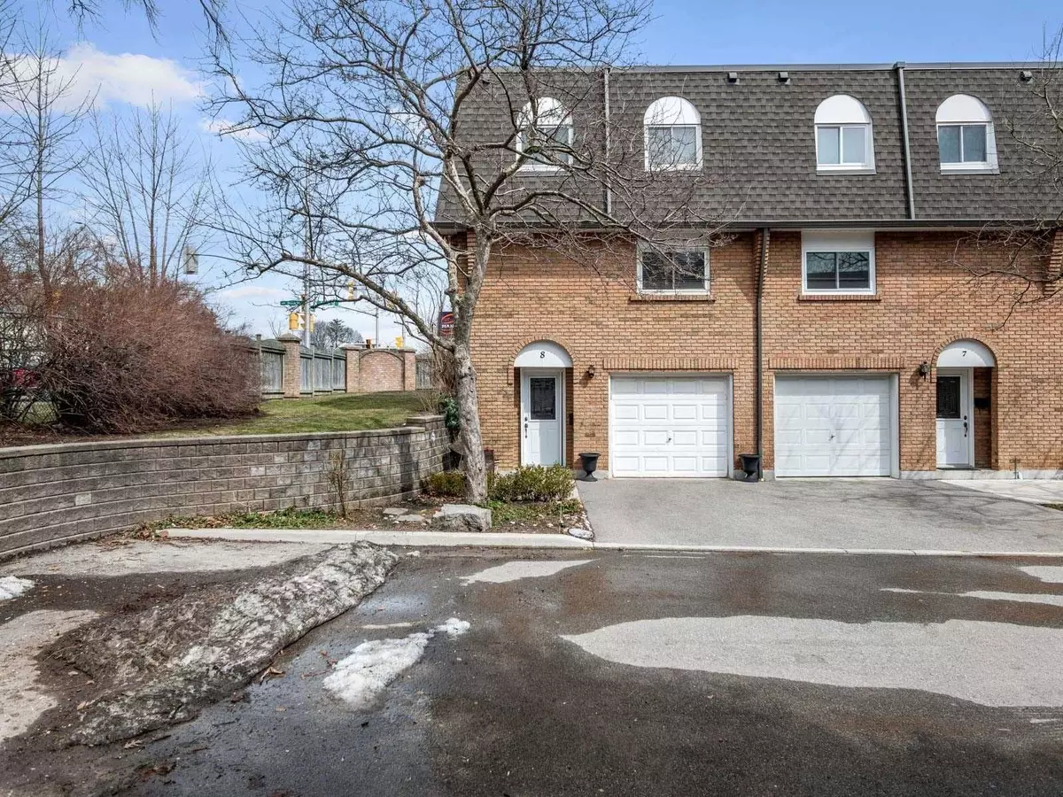 Oakville, ON L6K 2Z1,98 Brock ST #8