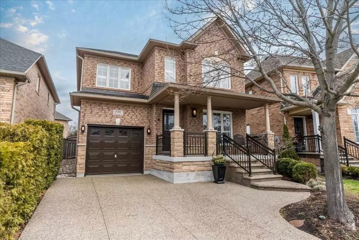 Oakville, ON L6M 4C8,2195 Meadowglen DR