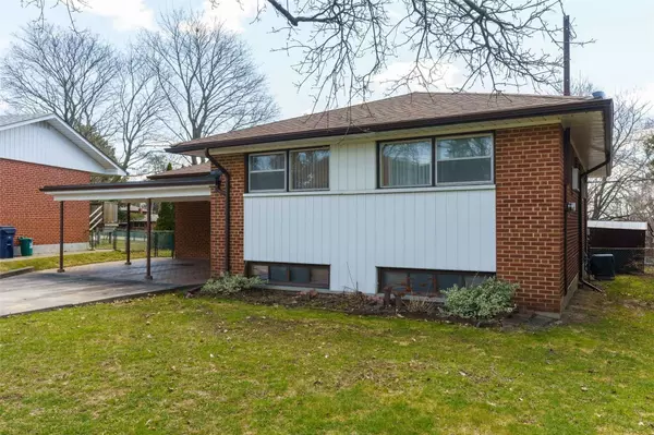 Toronto C13, ON M3A 1L8,17 Lionel Heights CRES