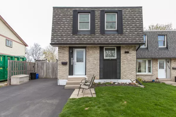 Burlington, ON L7P 3W4,2292 Melissa CRES