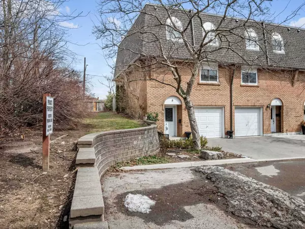 Oakville, ON L6K 2Z1,98 Brock ST #8