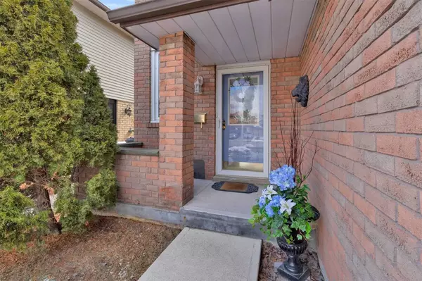 Brampton, ON L6V 4C5,23 Mara CRES