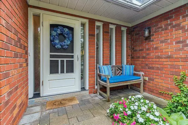 Oakville, ON L6M 2C3,1120 Valleywood CT