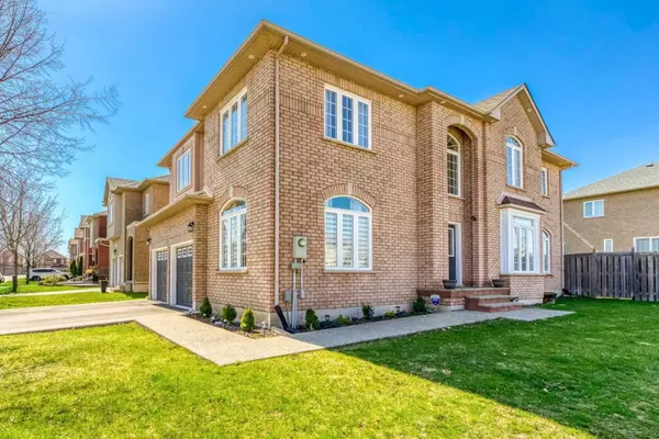 Oakville, ON L6M 4V4,2374 Grand Oak TRL