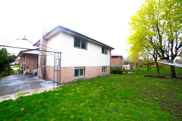 London, ON N5Y 5H2,30 Sussex CRES