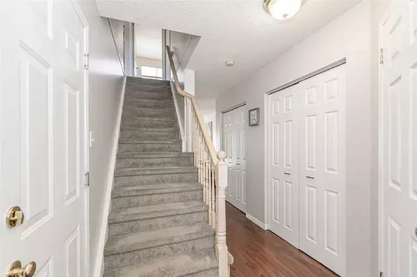 Cambridge, ON N1T 1X7,9 Crawford CRES