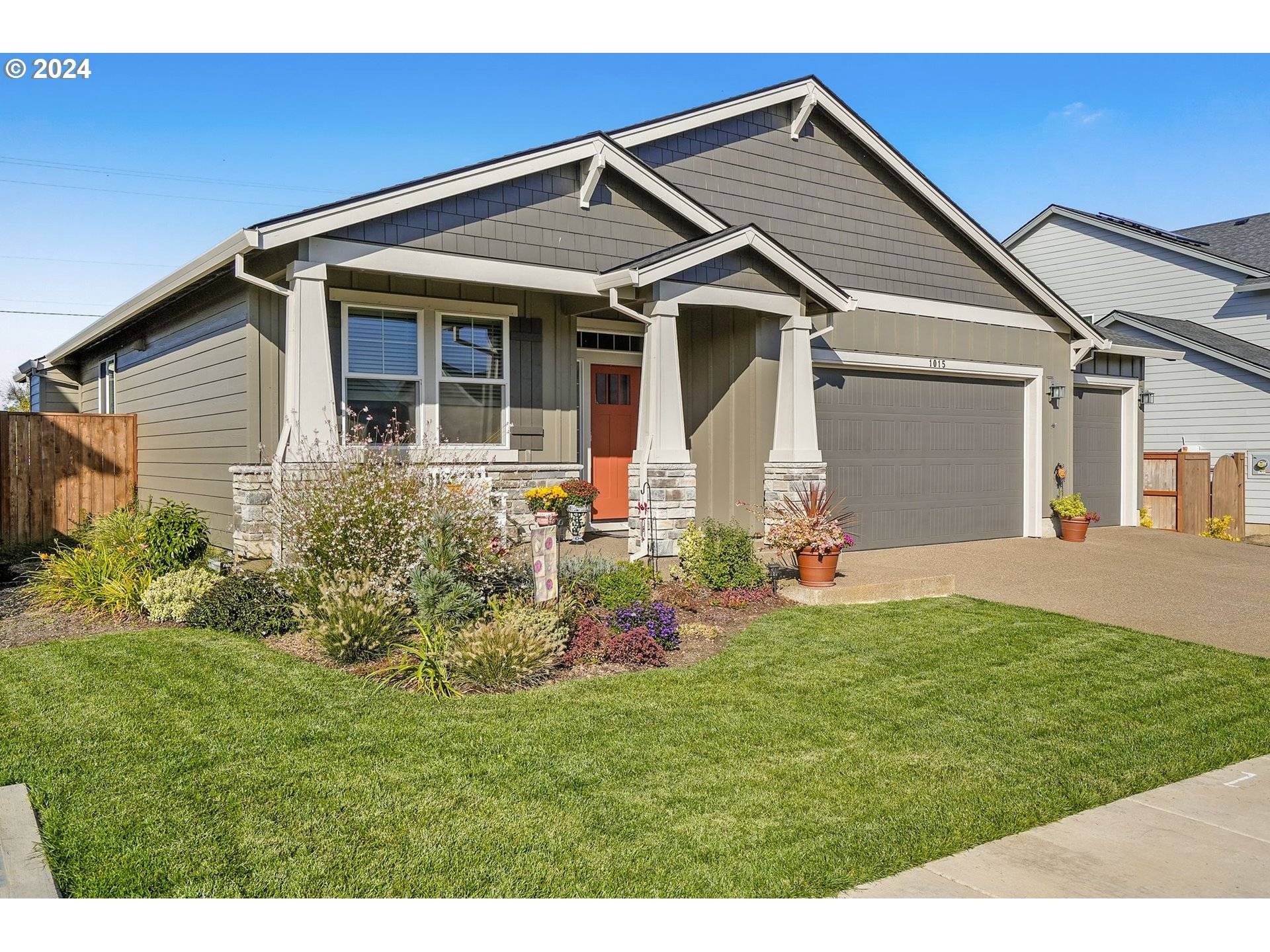 1015 PAUL ST, Mt Angel, OR 97362