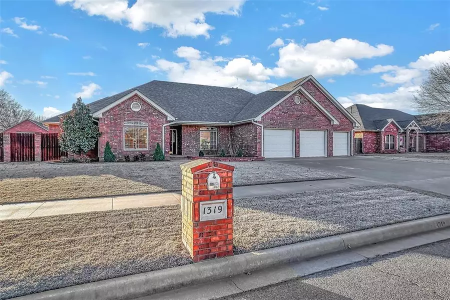 1319 Sycamore Street, Weatherford, OK 73096