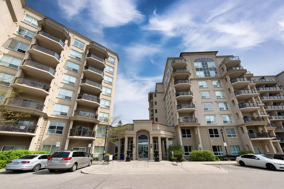 Vaughan, ON L4J 9K4,2 Maison Parc CT #802