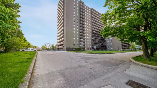 Toronto, ON M1M 2Z9,180 Markham RD #408