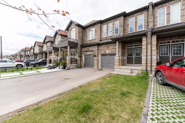 Bradford West Gwillimbury, ON L3Z 3B8,48 Blackwell CRES