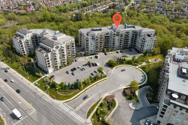 Vaughan, ON L4J 9K4,2 Maison Parc CT #802