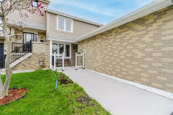 Brampton, ON L6Z 1J3,98 Courtleigh SQ