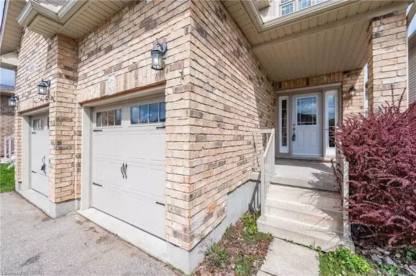 Woodstock, ON N4V 0A8,892 Frontenac CRES