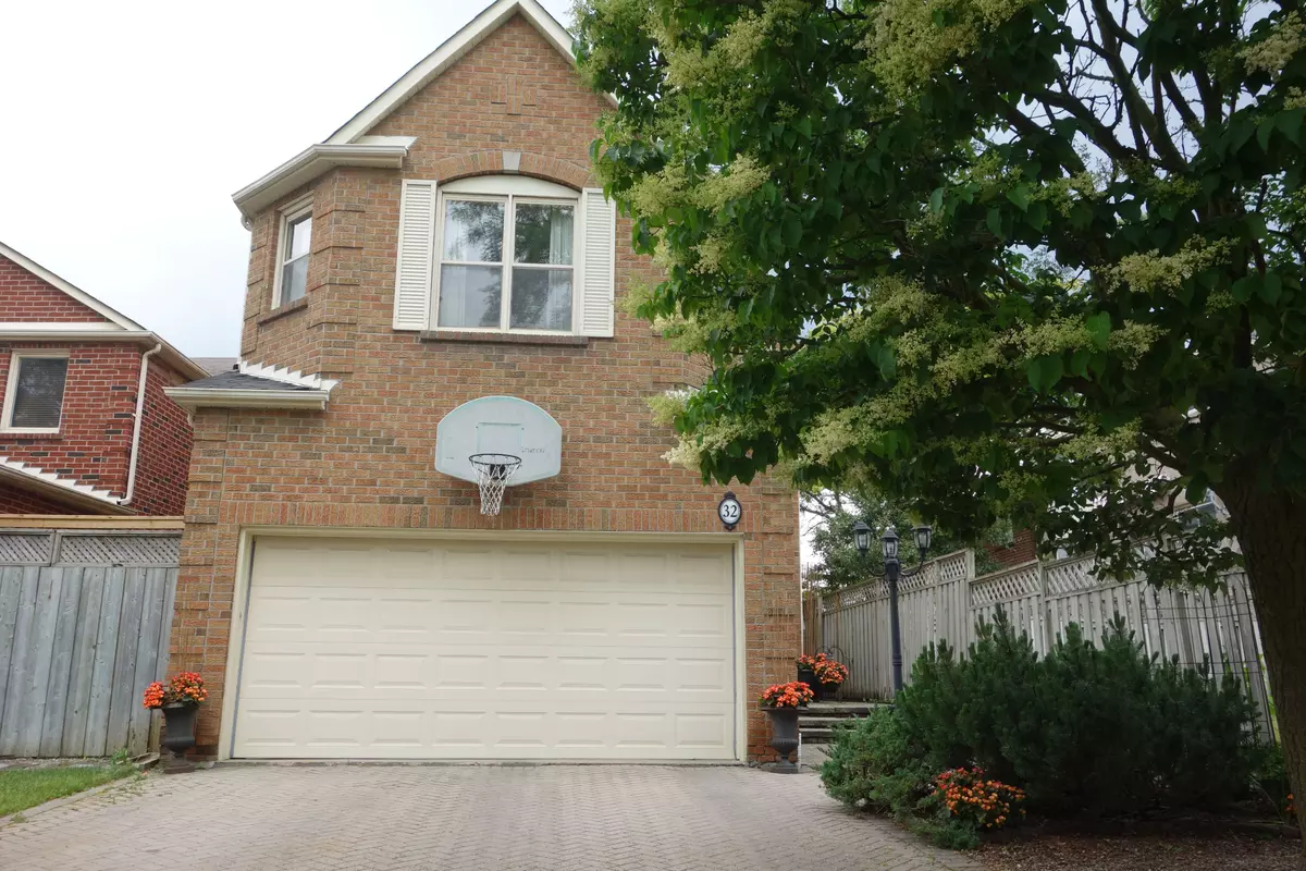 Vaughan, ON L4J 5M9,32 Wintergreen CRES