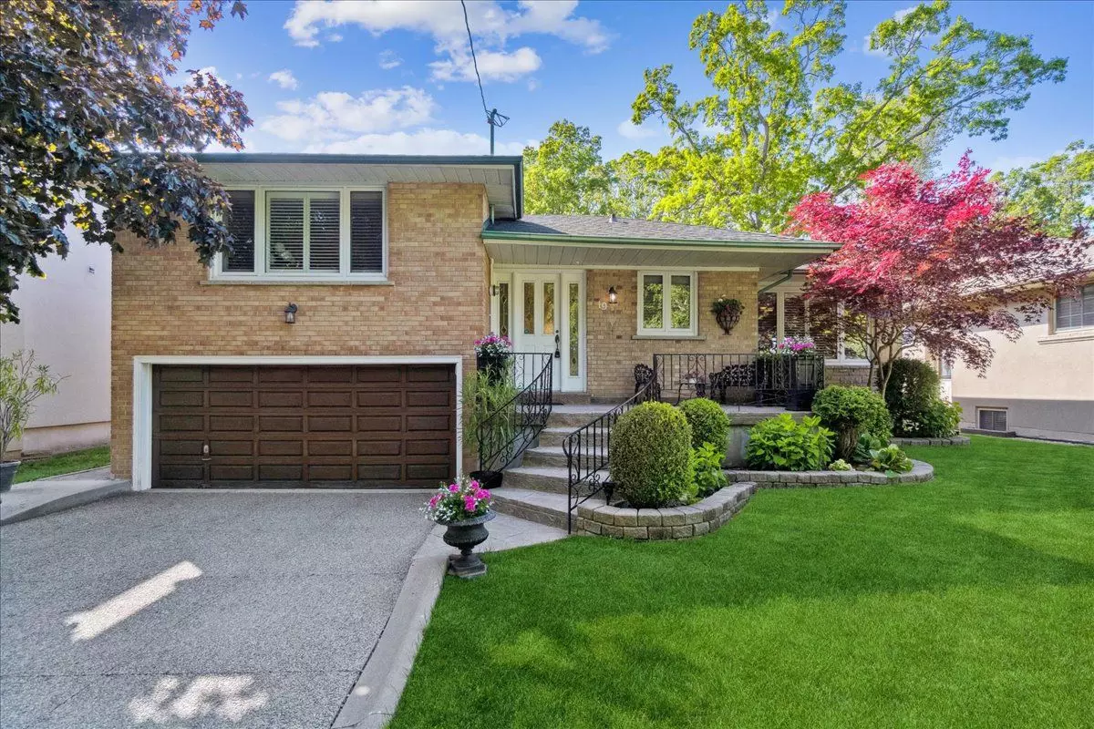 Oakville, ON L6K 2B3,19 Glenmanor DR