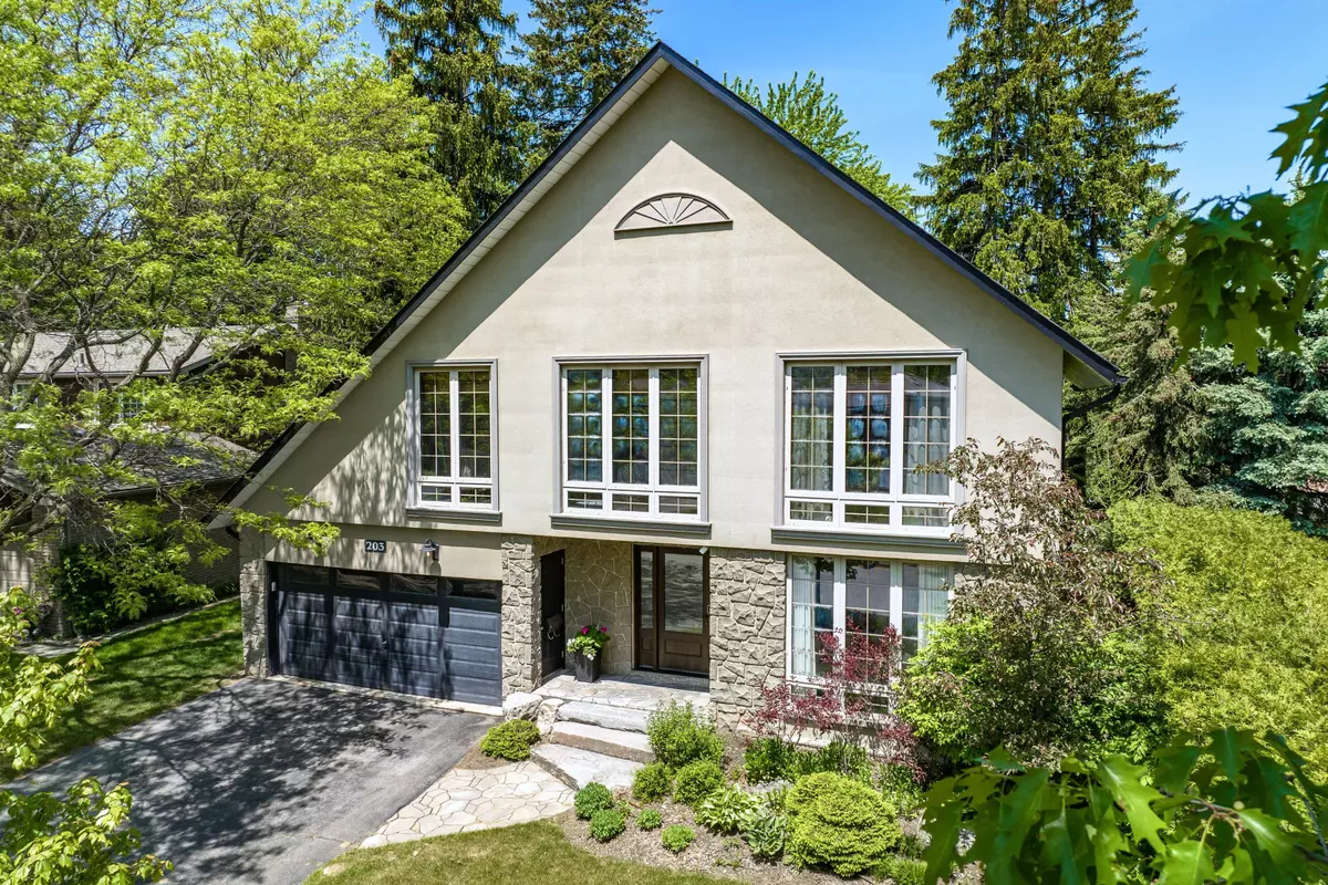 Oakville, ON L6M 5M8,203 All Saints CRES