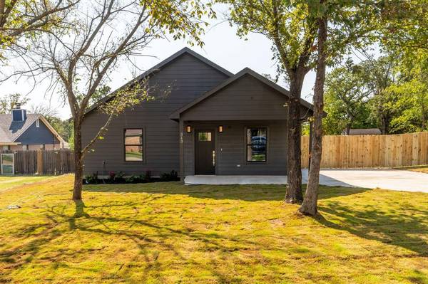 313 Hickorywood Street, Azle, TX 76020