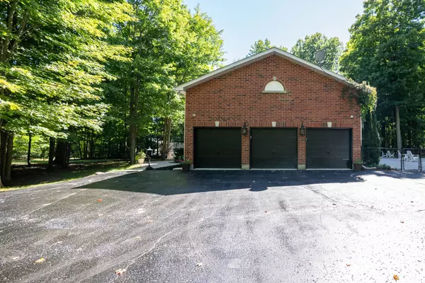 Innisfil, ON L9S 4A5,1940 Forest Valley DR N