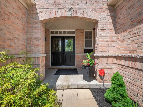 Oakville, ON L6M 0L2,3275 Stalybridge DR #14