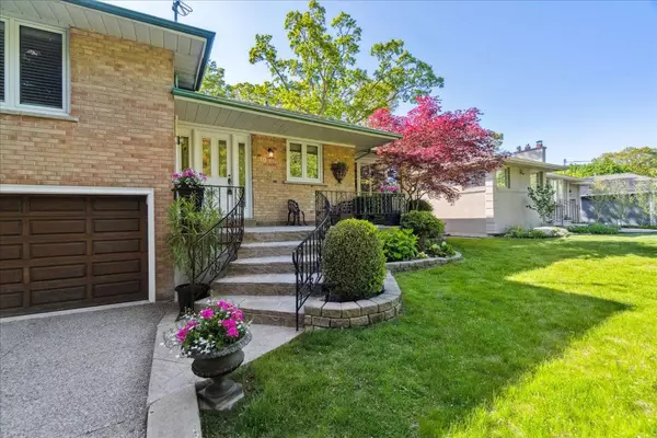 Oakville, ON L6K 2B3,19 Glenmanor DR