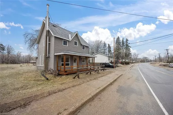 Central Frontenac, ON K0H 2V0,11608 ROAD 38 RD