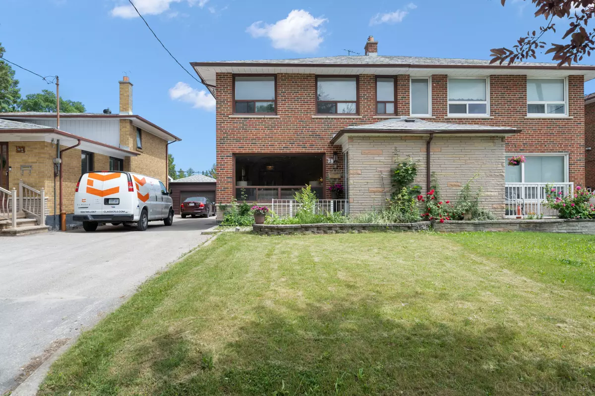 Toronto C13, ON M4A 2J9,39 Wyndcliff CRES