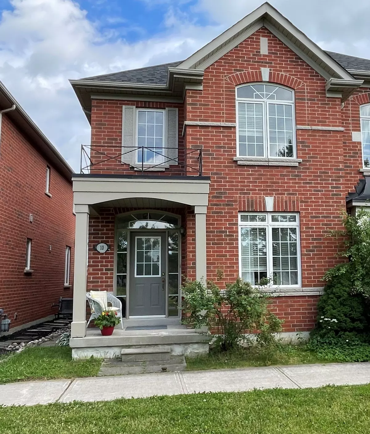 Markham, ON L6B 0A4,10 Dalton Gardens LN