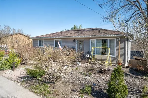 Greater Napanee, ON K7R 1Y9,262 MILL ST W