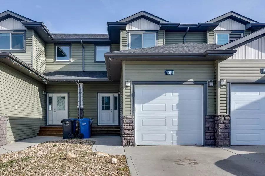 158 Hampton Close, Penhold, AB T0M 1R0