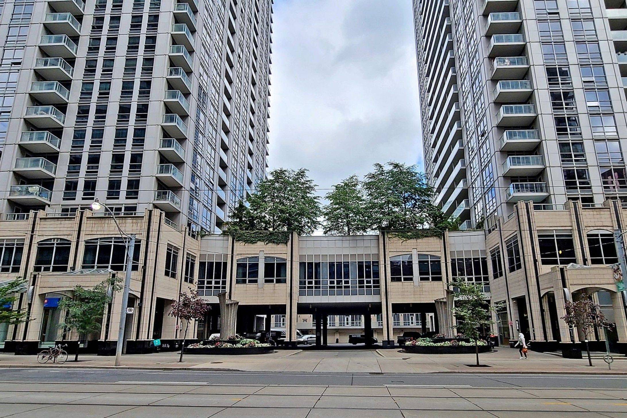 Toronto C01, ON M5G 2R2,761 Bay ST #910
