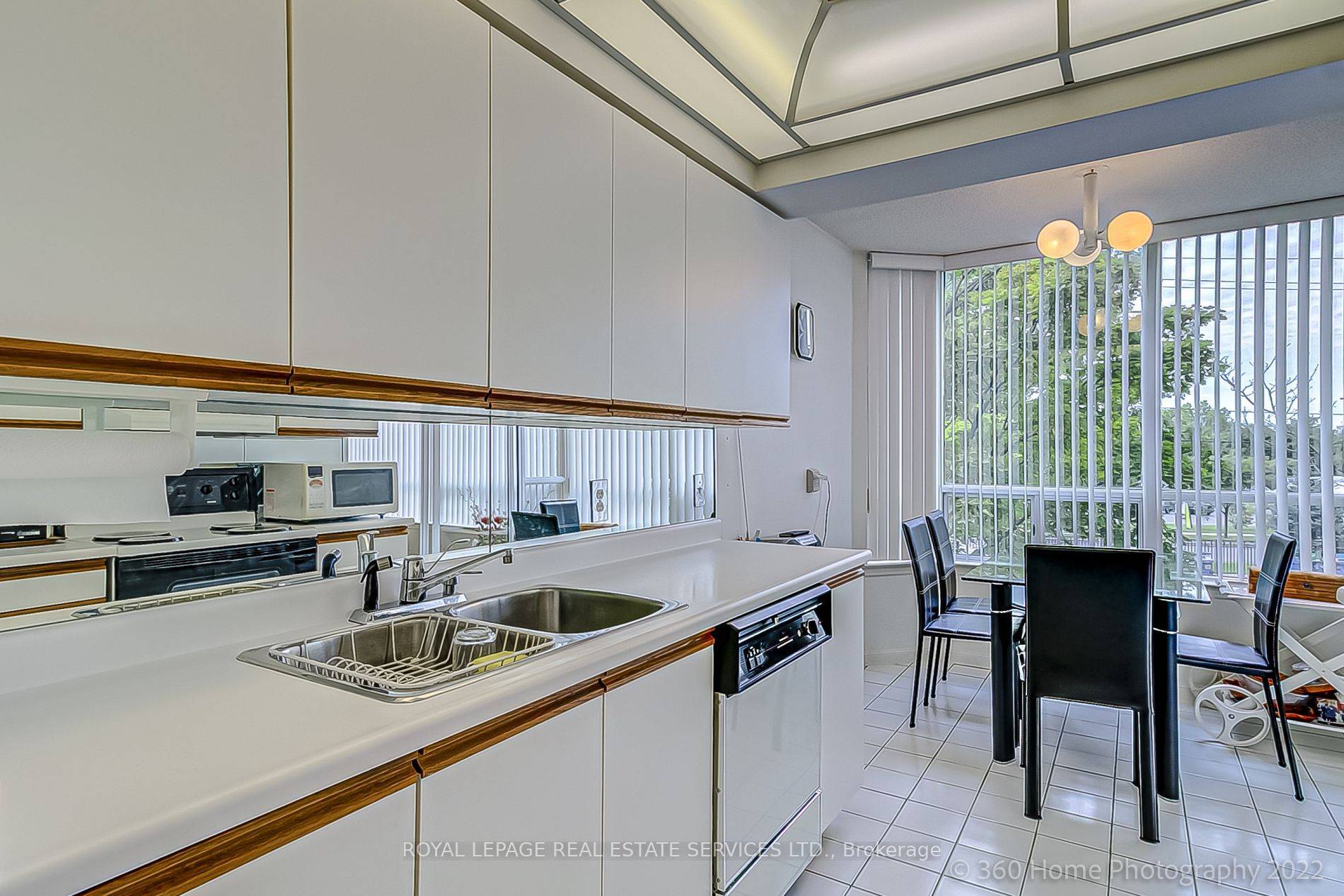 Toronto C07, ON M2R 3W7,1121 Steeles AVE W #212
