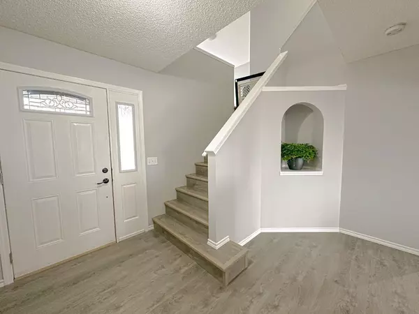 Airdrie, AB T4B 3N6,344 Sagewood LNDG SW