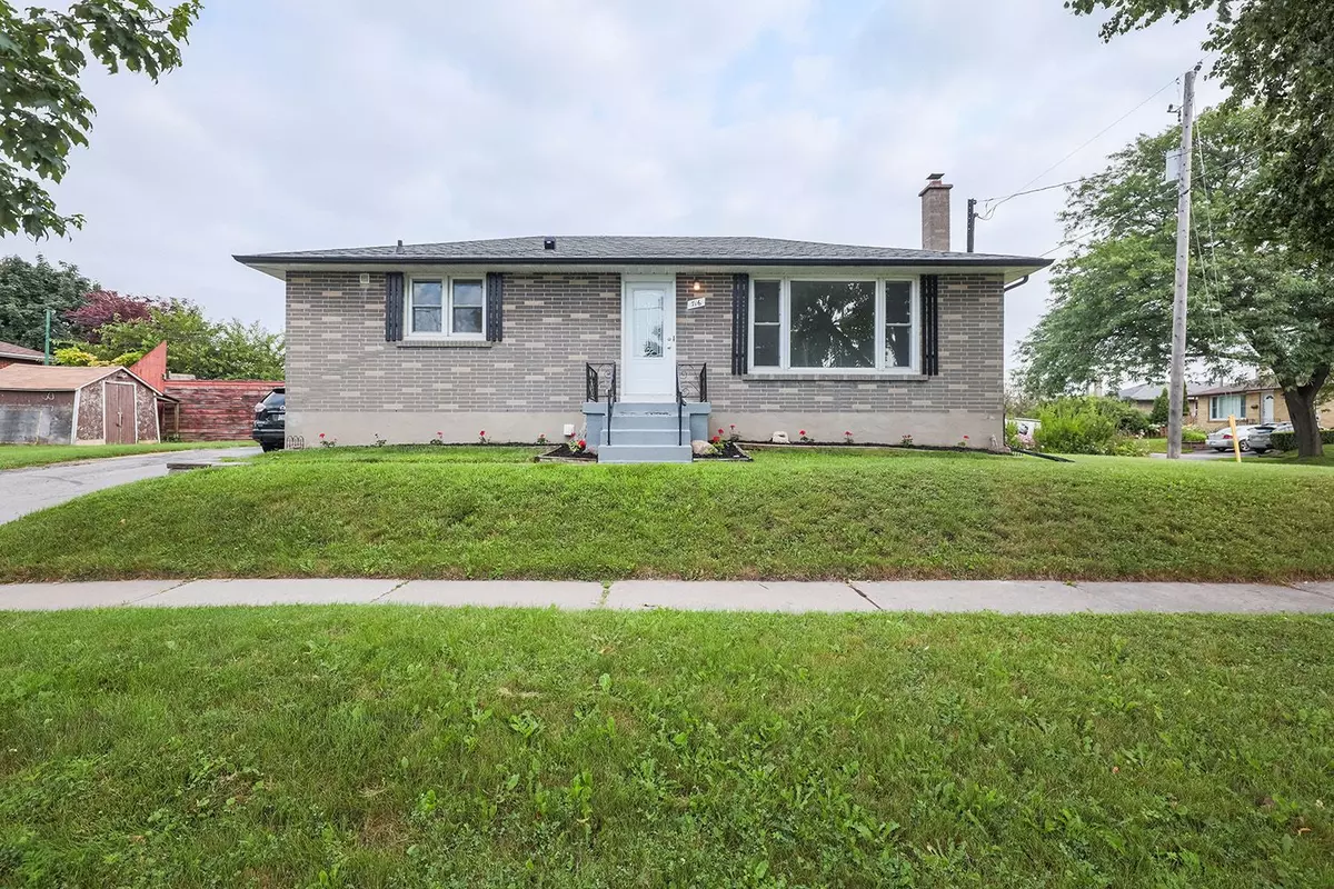 Oshawa, ON L1J 1E3,716 Beaupre AVE