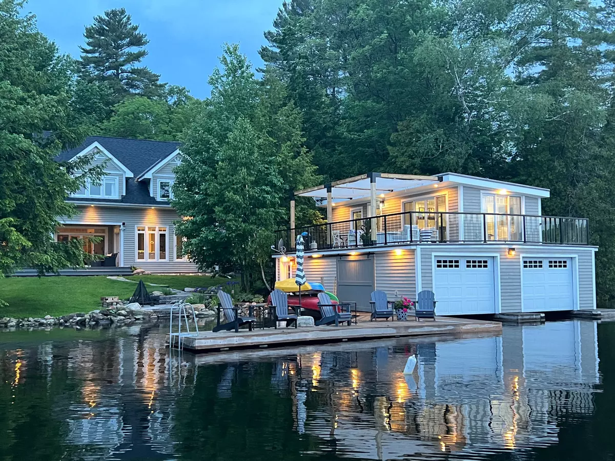 Muskoka Lakes, ON P0C 1A0,1004 Currie ST