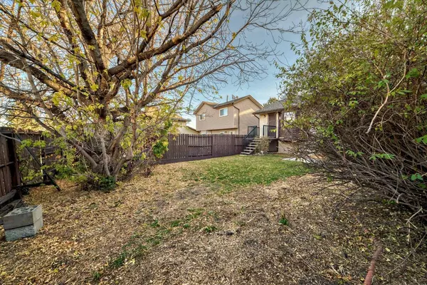 Calgary, AB T3K 1L1,56 Bedford CIR Northeast