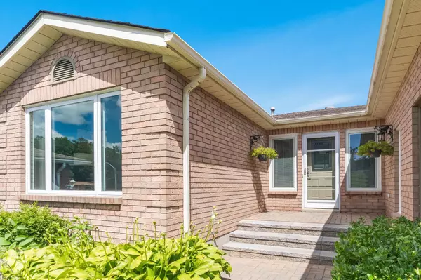 Simcoe, ON L4R 5C5,1005 Dina CRES