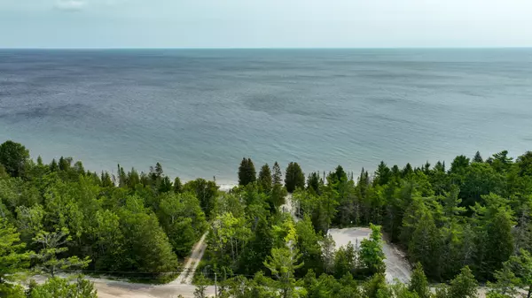 Northern Bruce Peninsula, ON N0H 1W0,229 Cape Chin RD S