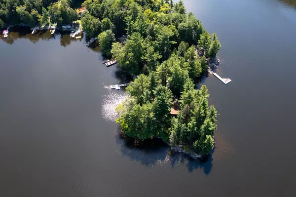 Muskoka Lakes, ON P0B 1M0,1027 McPherson Point RD