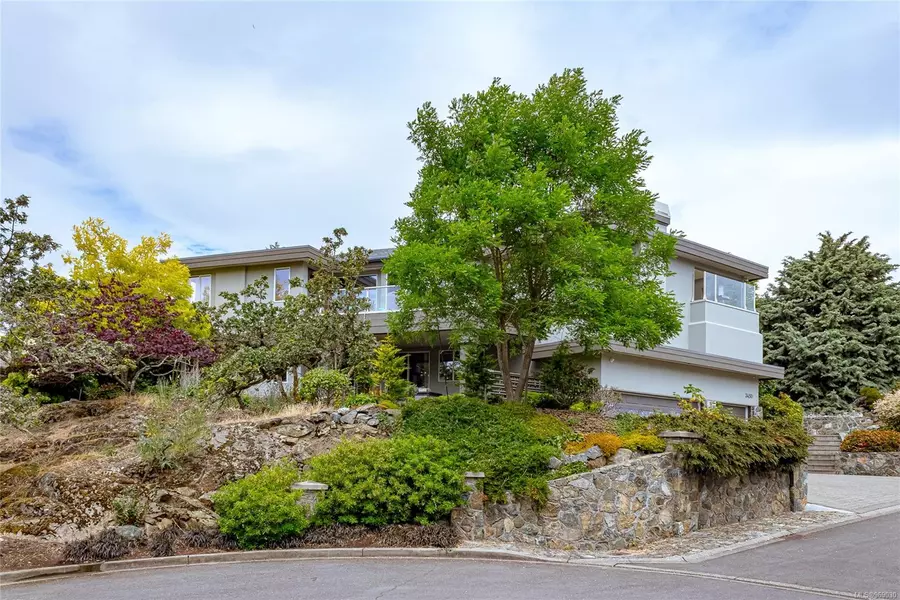 3450 Lord Nelson Way, Saanich, BC V8P 5T9