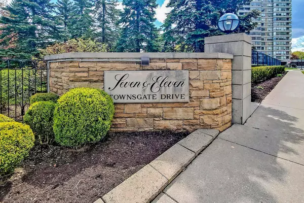 Vaughan, ON L4J 8G4,11 Townsgate DR #306