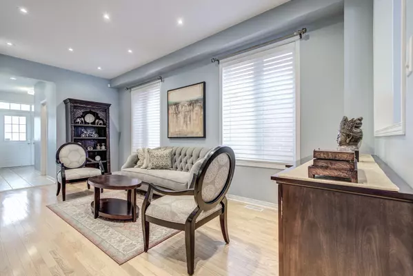 Vaughan, ON L6A 4K6,93 White Beach CRES